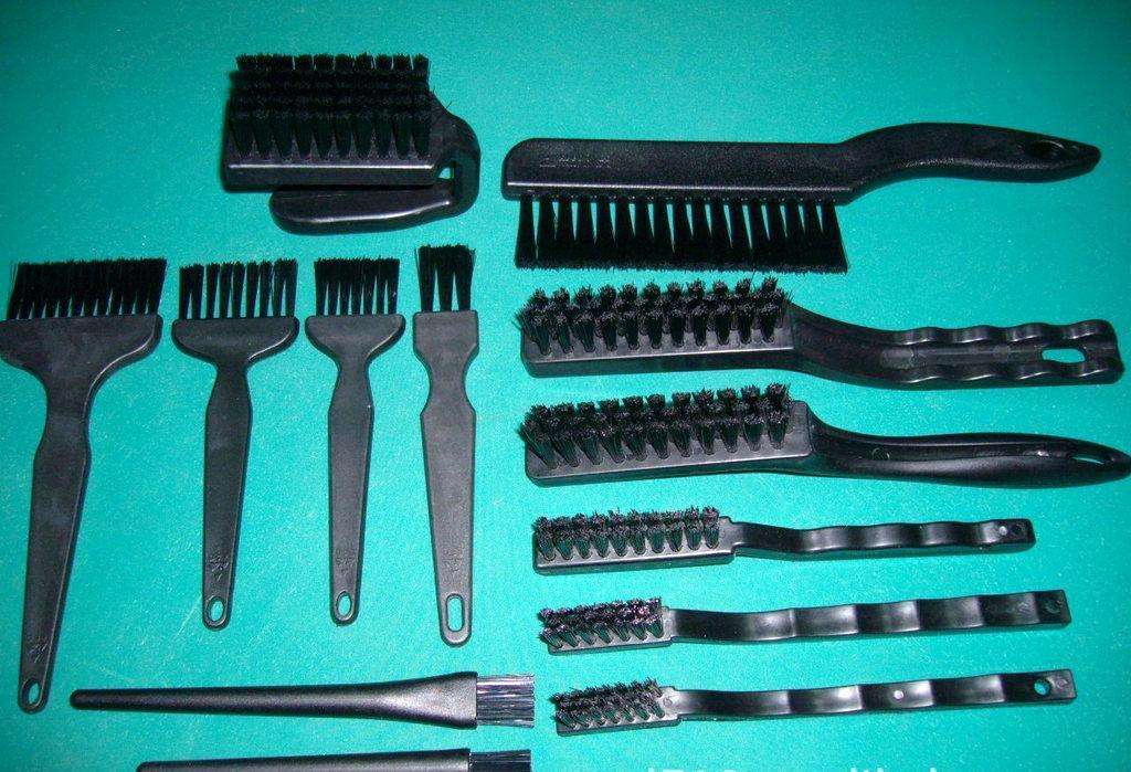 Anti-static brush
